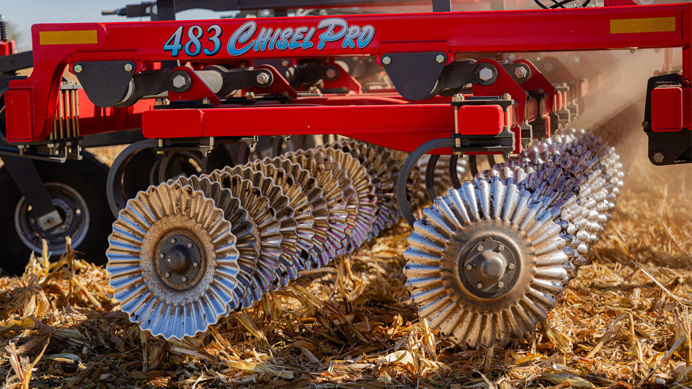 Close-up on the Wil-Rich 483 Chisel Pro serrated disc blades