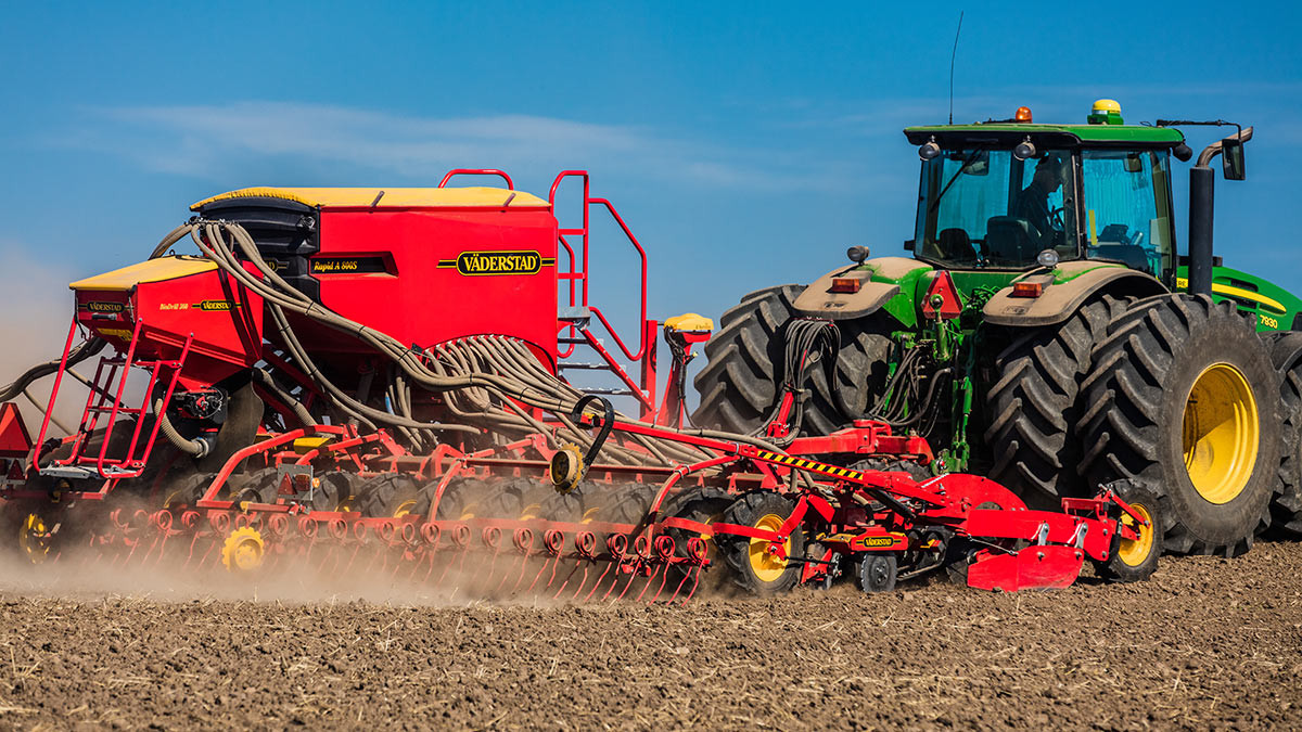 Väderstad Rapid A 800S in field