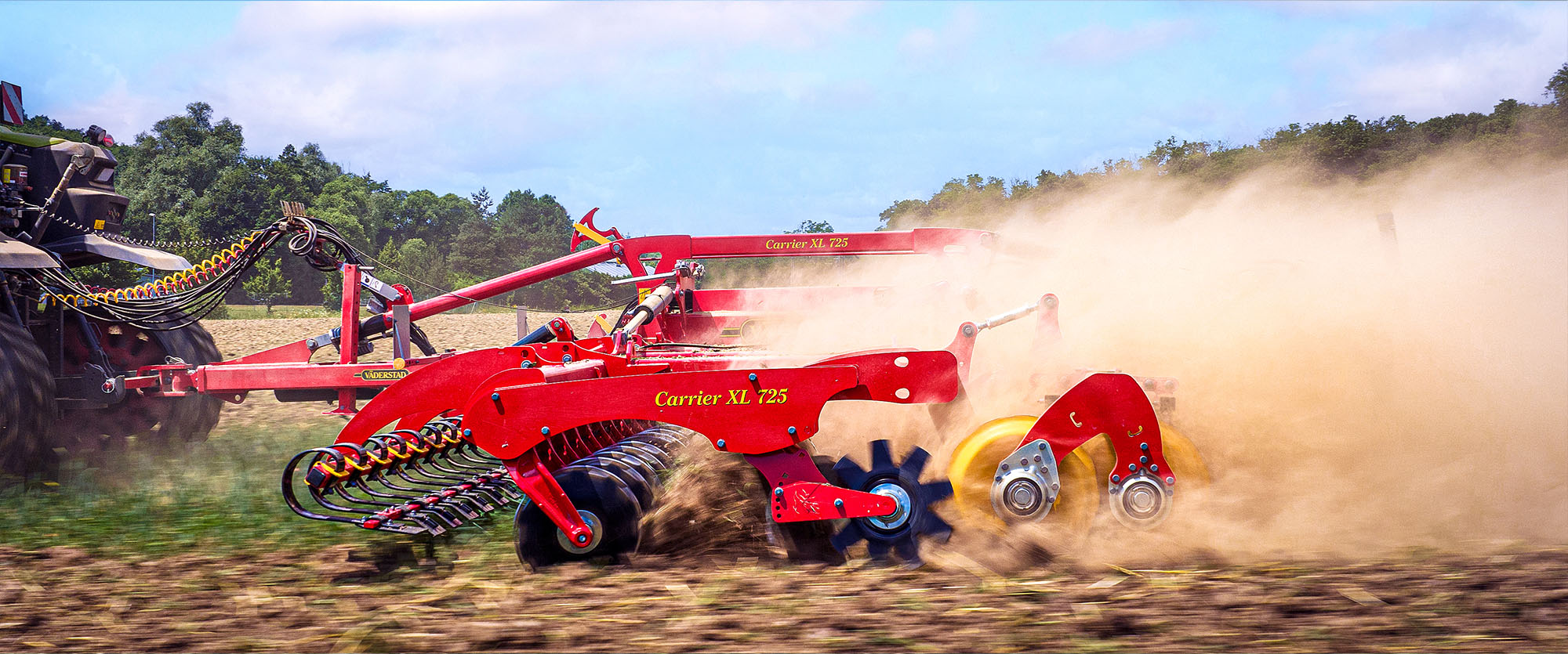 Väderstad Carrier XL 725 in field