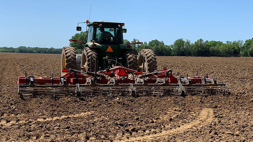 Wil-RIch 1500 Series bedder finisher in a field