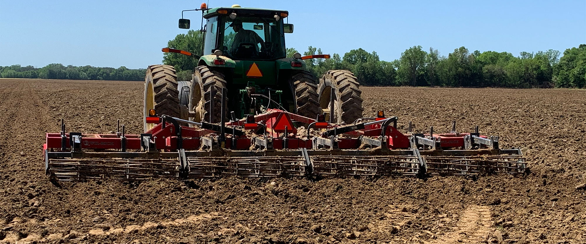 Wil-Rich 1500 Series bedder finisher in a field