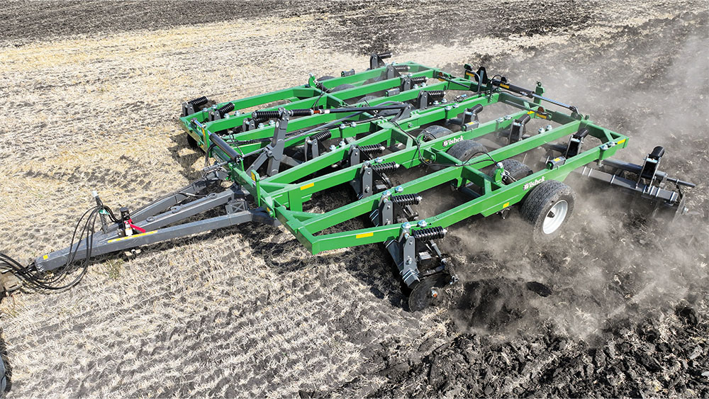Wishek 842NT tandem disc working the soil